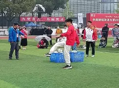 包含全队齐心协力，势如破竹，征服赛场的词条